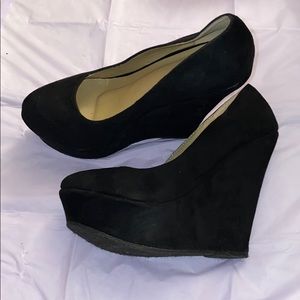 Black wedges